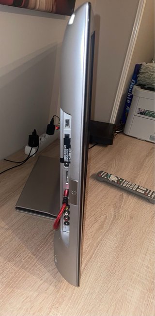 Televisor Panasonic VIERA 32" Full HD LED TX-L32D