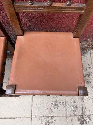 6 Sillas de madera antiguas con asiento de cuero