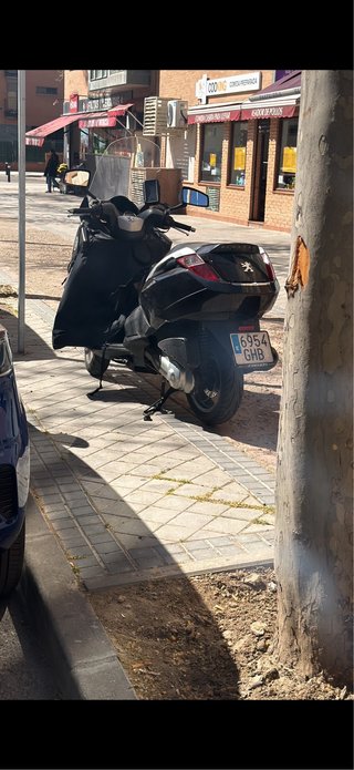 Peugeot Satelis 125 Negra
