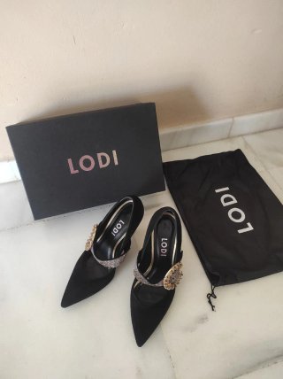 Zapatos de tacón Lodi negros con pedrería