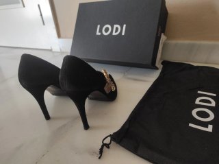 Zapatos de tacón Lodi negros con pedrería