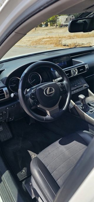 Lexus IS300h
