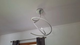 Lámparas LED Modernas y plateadas.