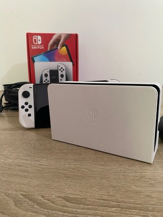 Nintendo Switch OLED + Assassin's Creed Ezio nuevo