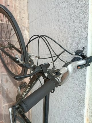 Bicicleta Negra esperando nuevo jinete