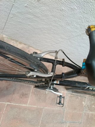 Bicicleta Negra esperando nuevo jinete