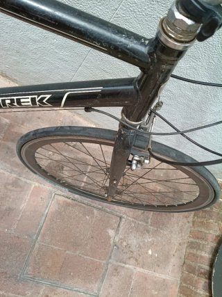 Bicicleta Negra esperando nuevo jinete