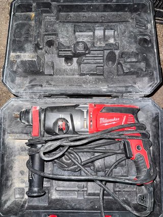 Taladro percutor Milwaukee