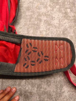 Mochila Quechua Forclaz 30 AIR+ Negra/Rosa/Gris