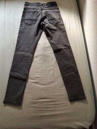Pantalones vaqueros grises