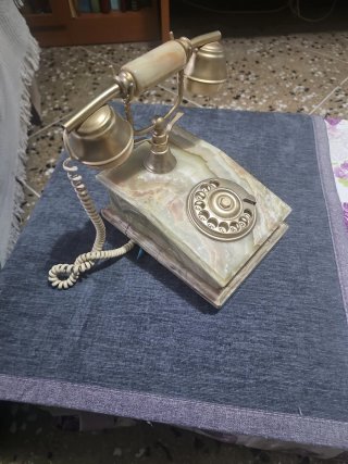 Teléfono antiguo de mármol y latón