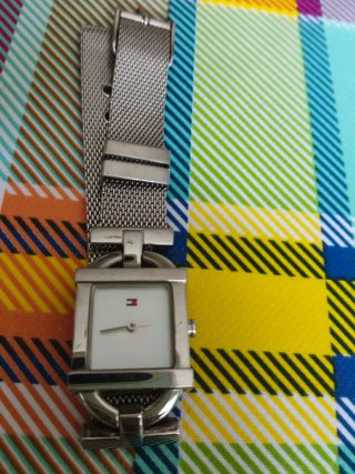Reloj Tommy Hilfiger Mujer Plata y Blanco