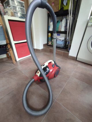 Aspiradora Hoover Sprint Evo Roja