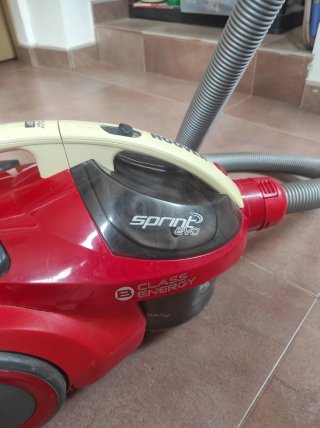 Aspiradora Hoover Sprint Evo Roja