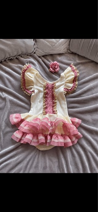 Vestido de flamenca para bebé con volantes