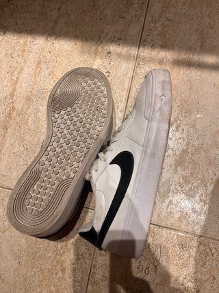 Zapatillas Nike Blancas y Negras