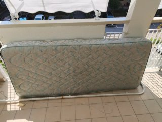 Letto singolo in legno completo