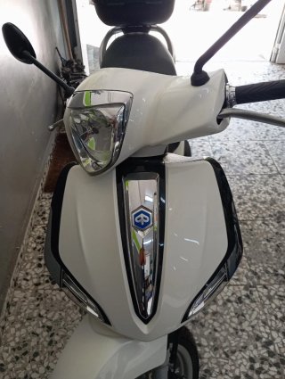 Piaggio Liberty 50 Scooter Blanco y Negro