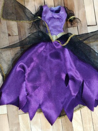 Muñeca Rapunzel Zombie Famosa