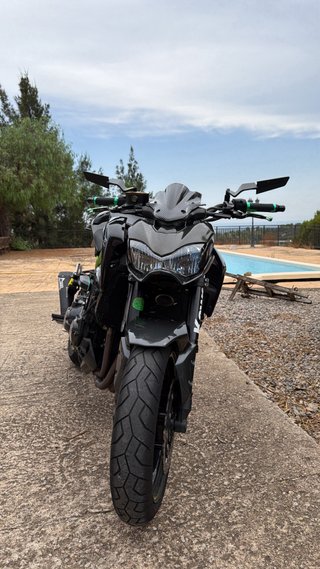 Kawasaki Z900 Negra y Verde