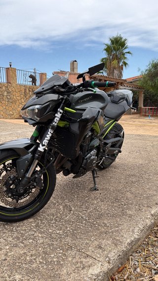 Kawasaki Z900 Negra y Verde
