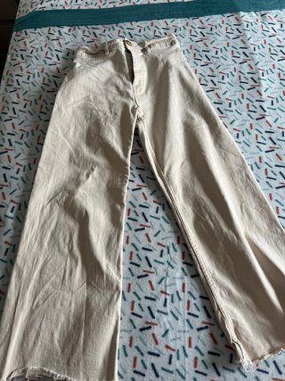 Pantalones anchos beige talla 38 Stradivarius