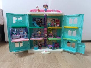 Casa de muñecas Gabby con accesorios