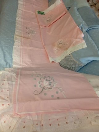Juego de sábanas y funda de almohada rosa