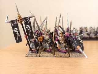 Warhammer Fantasy – 16 Lanceros Elfos Oscuros