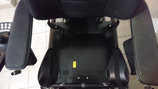 Silla de ruedas eléctrica con asiento elevable