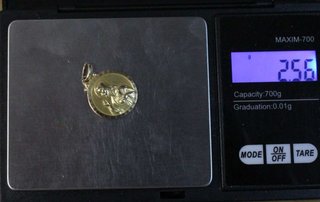 Colgante de oro de 18k. Peso: 2.56 gr.