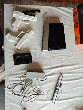 Consola Nintendo Wii Negra y Plateada