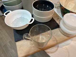 Set de cocina: colador, taza, botes, bols ... ecc