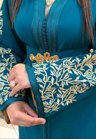 Caftán de Gala con Bordado Tradicional