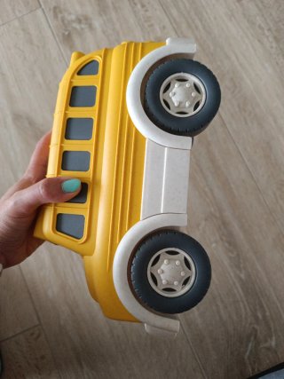 Autobús escolar amarillo de juguete