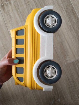 Autobús escolar amarillo de juguete