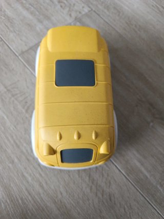 Autobús escolar amarillo de juguete