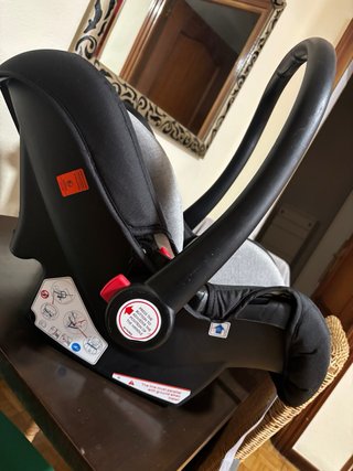 Silla de coche para bebé casi nueva