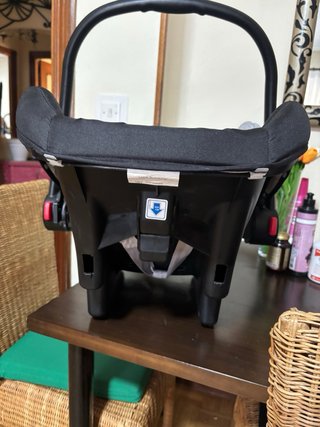 Silla de coche para bebé casi nueva