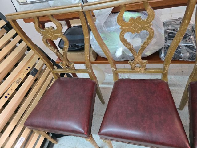 6 Sillas Antiguas Vintage Doradas y Rojas