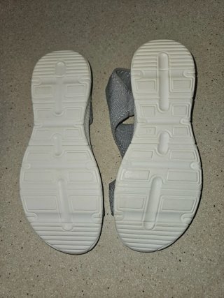 Sandalias grises mujer