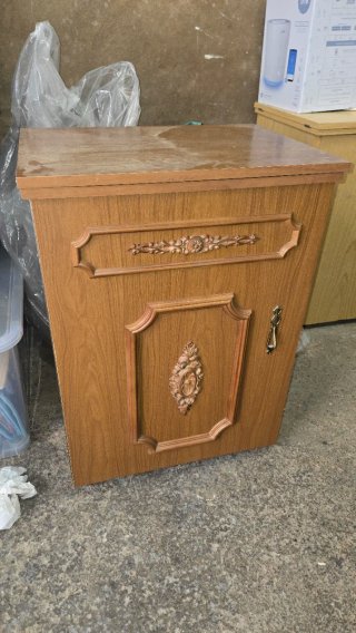 Mueble de máquina de coser Refrey