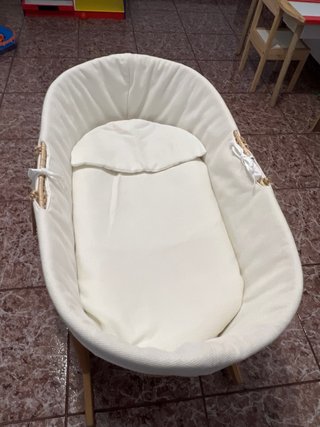 Moisés mimbre con soporte madera