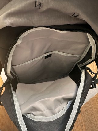 Mochila Nike ACG Negra y Gris 25L