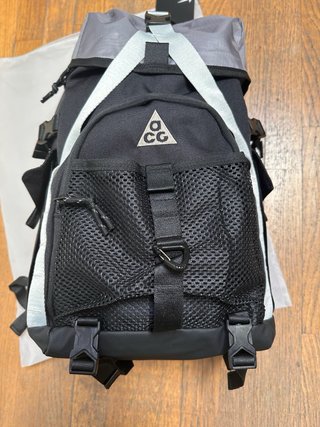 Mochila Nike ACG Negra y Gris 25L