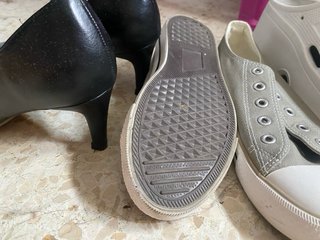 Lote de Zapatos: Tacones, Tenis y Zuecos