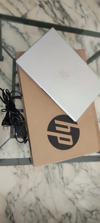 HP Laptop 15s-fc0053ns Plata y Negro
