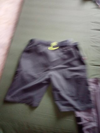 Dos pantalones cortos Xtreme