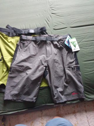 Dos pantalones cortos Xtreme