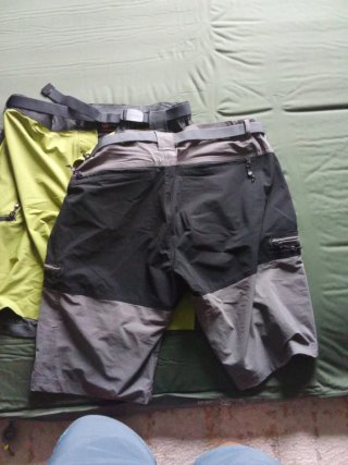 Dos pantalones cortos Xtreme